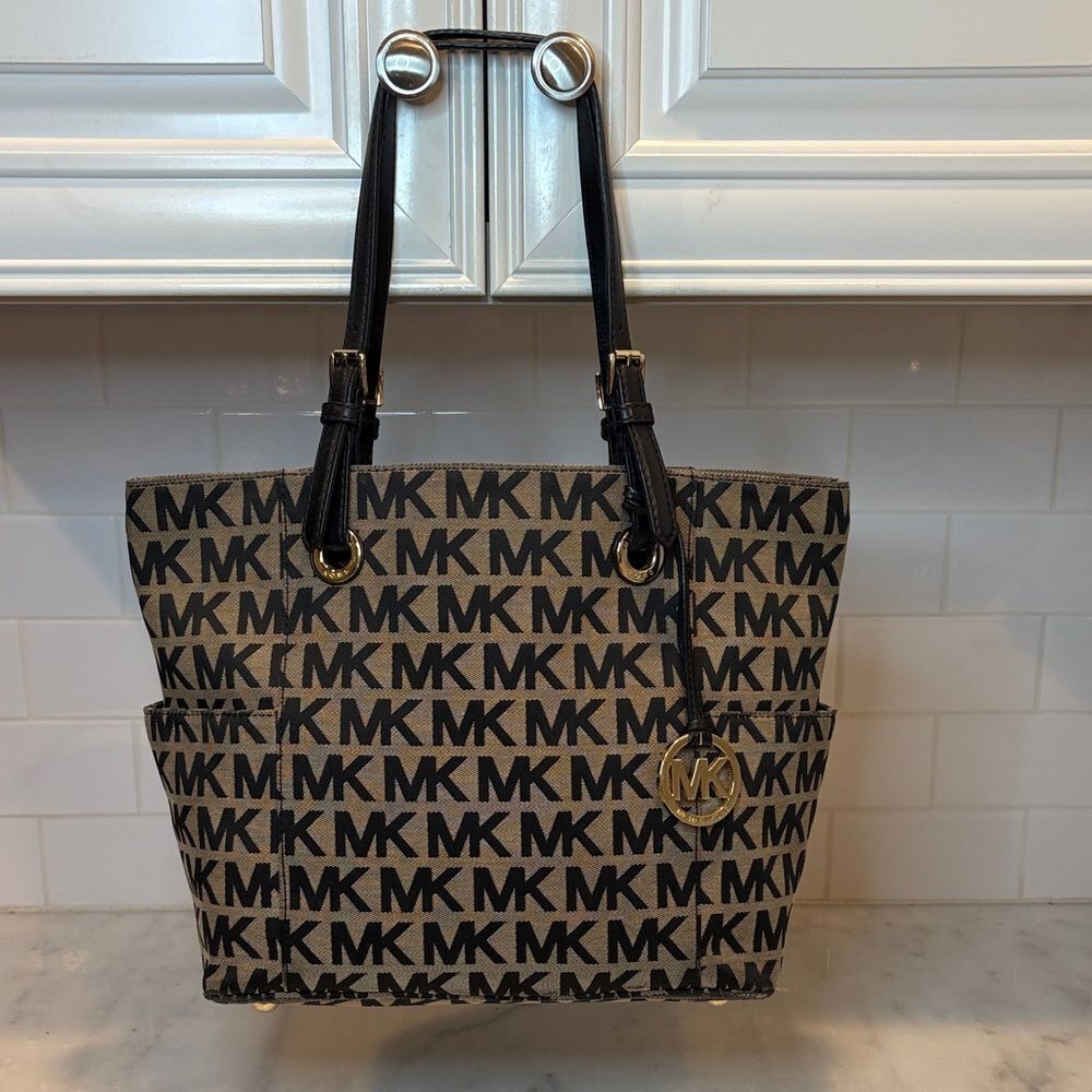 Michael Kors Bag Purse Handbag Jet Set Monogram Canvas Leather Tote Pocketbook - Picture 1 of 16